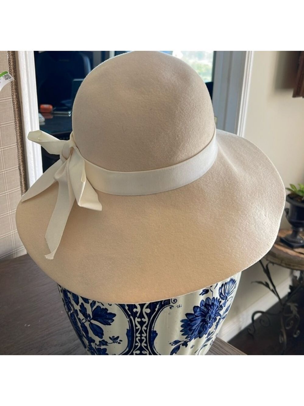 Vintage Leslie James California Wool Felt Cream Hat